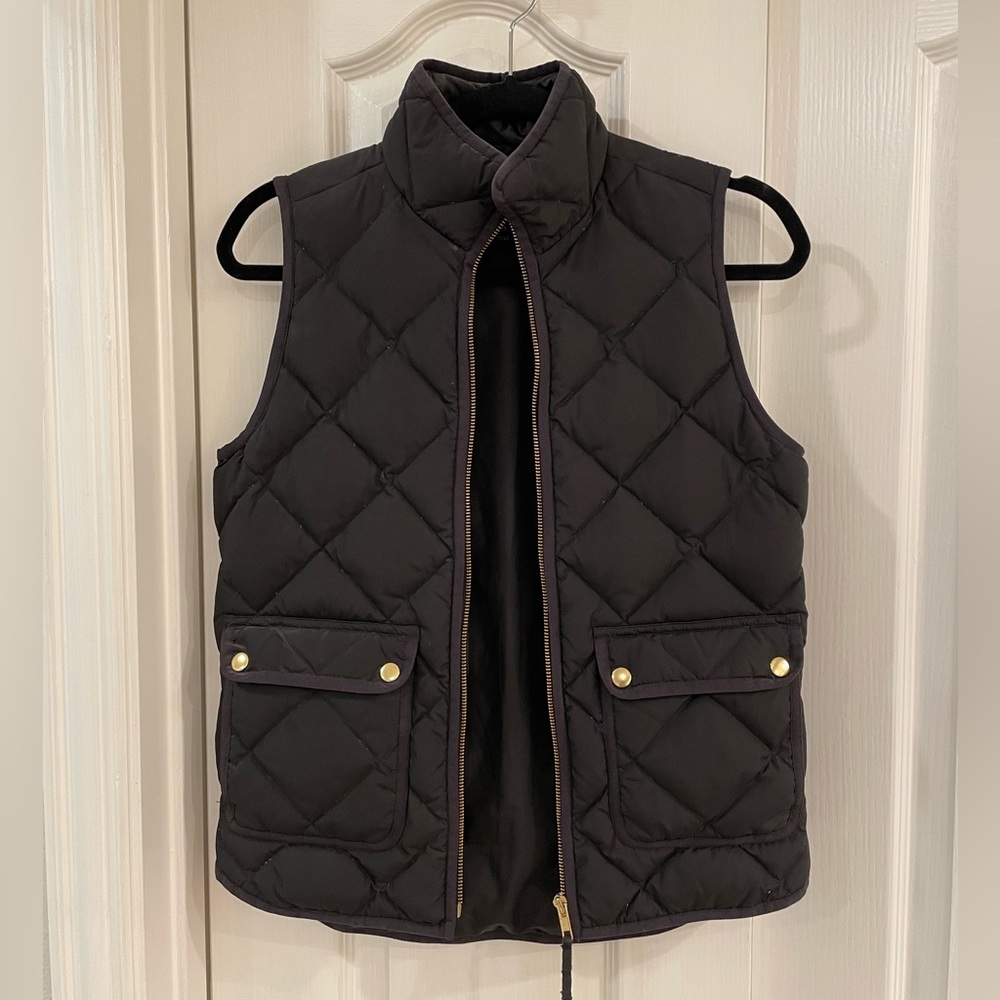 Black puffer vest